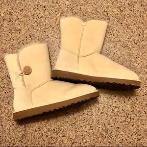 UGG Bailey Button Size 10